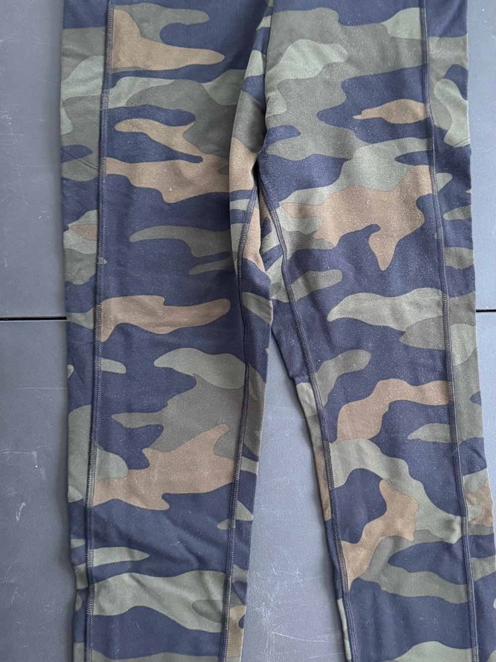 PINK Victoria's Secret Olive & Black Camo Leggings